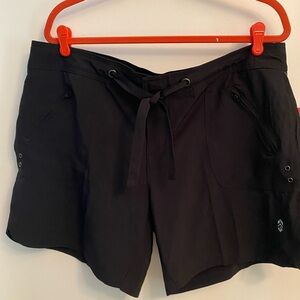 Free Country “Beach and Beyond” Bermuda Shorts. Size XXL. NWT.
